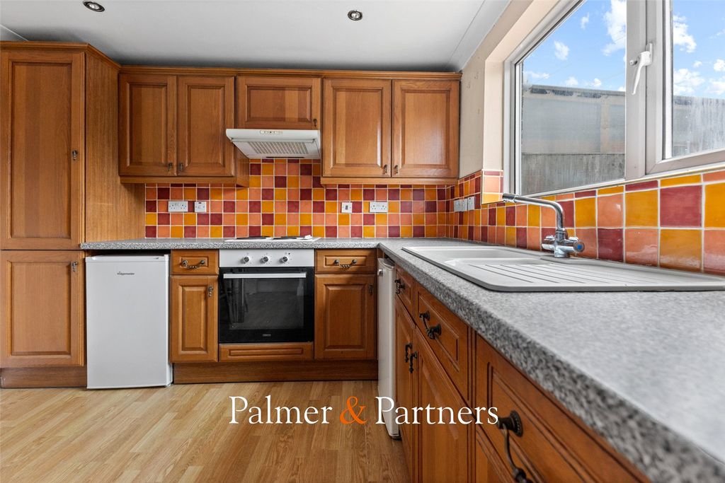 Property photo 2 of 18 Picture No. 23