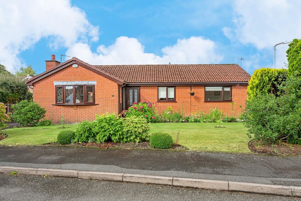 Property photo 1 of 35 1 Chelwood Close External-9.Jpg