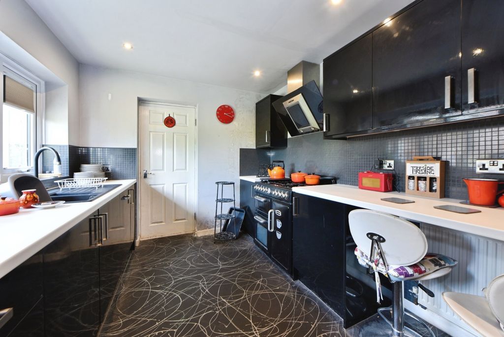 Property photo 2 of 16 Kitchen