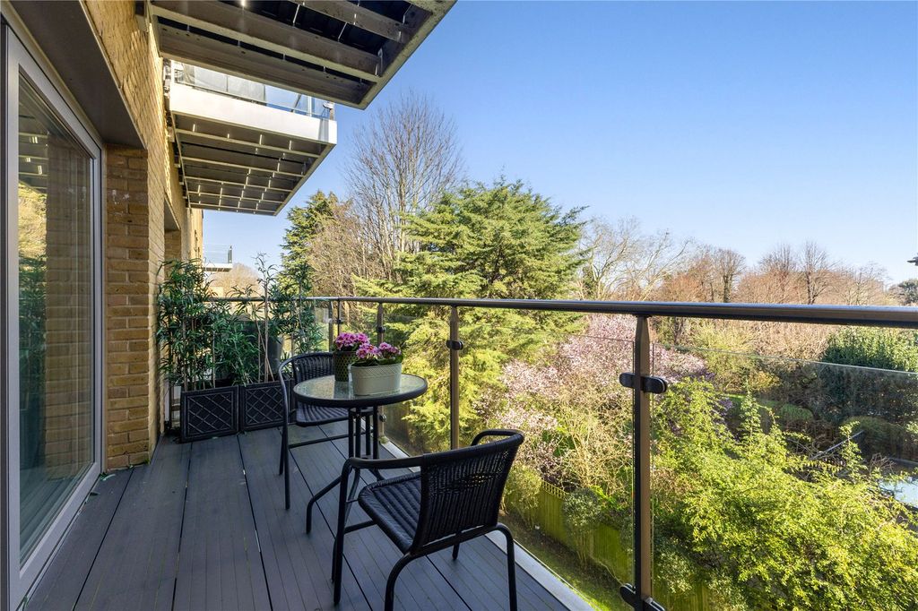 Property photo 1 of 19 Balcony