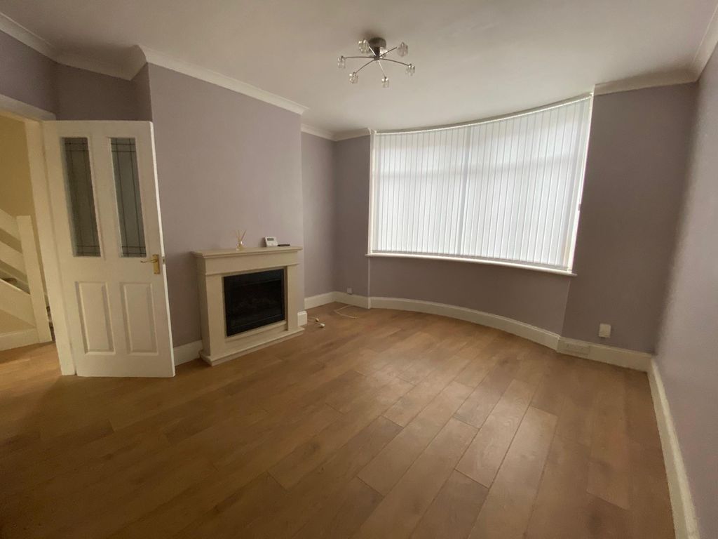 Property photo 3 of 6 Living Room