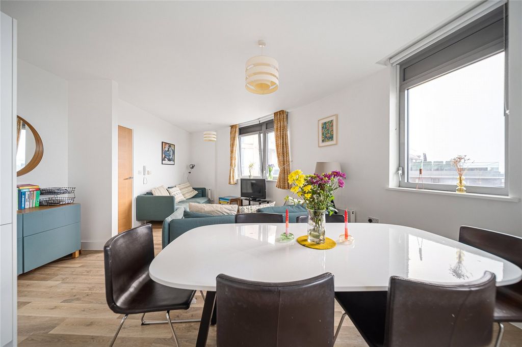 Property photo 3 of 12 Picture No. 11