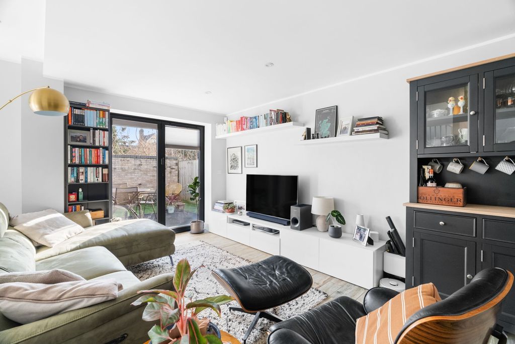 Property photo 2 of 31