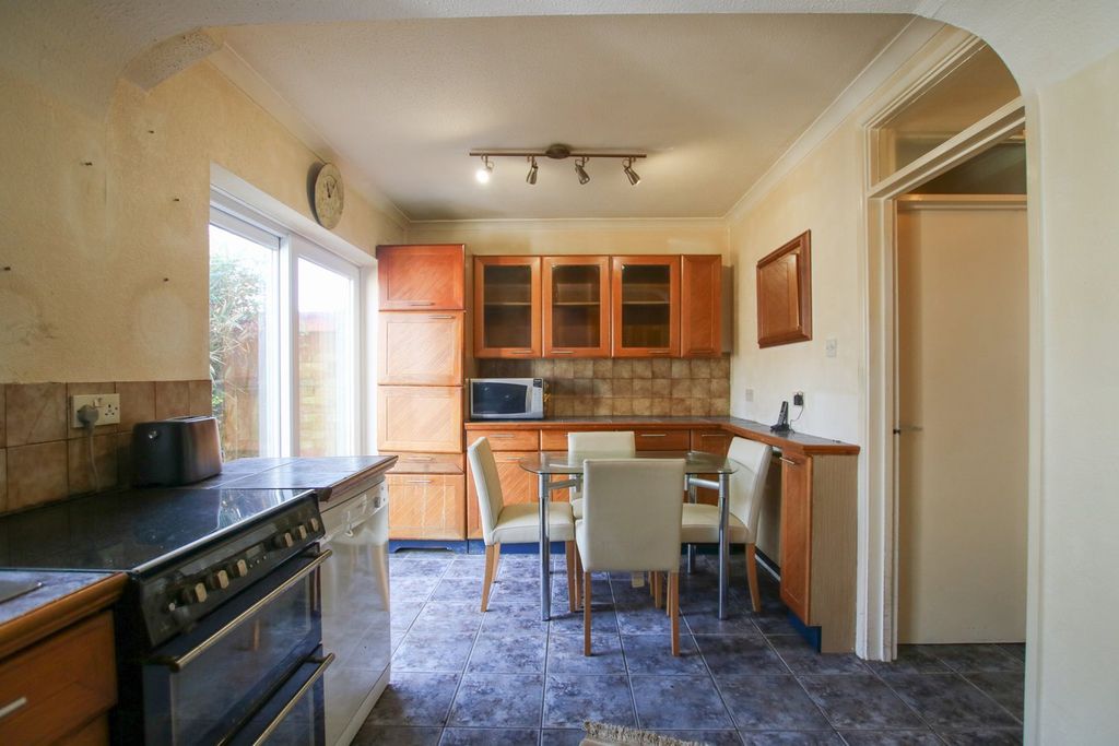 Property photo 3 of 20