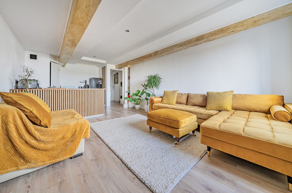 Property photo 3 of 11 1317319-11-68767F...