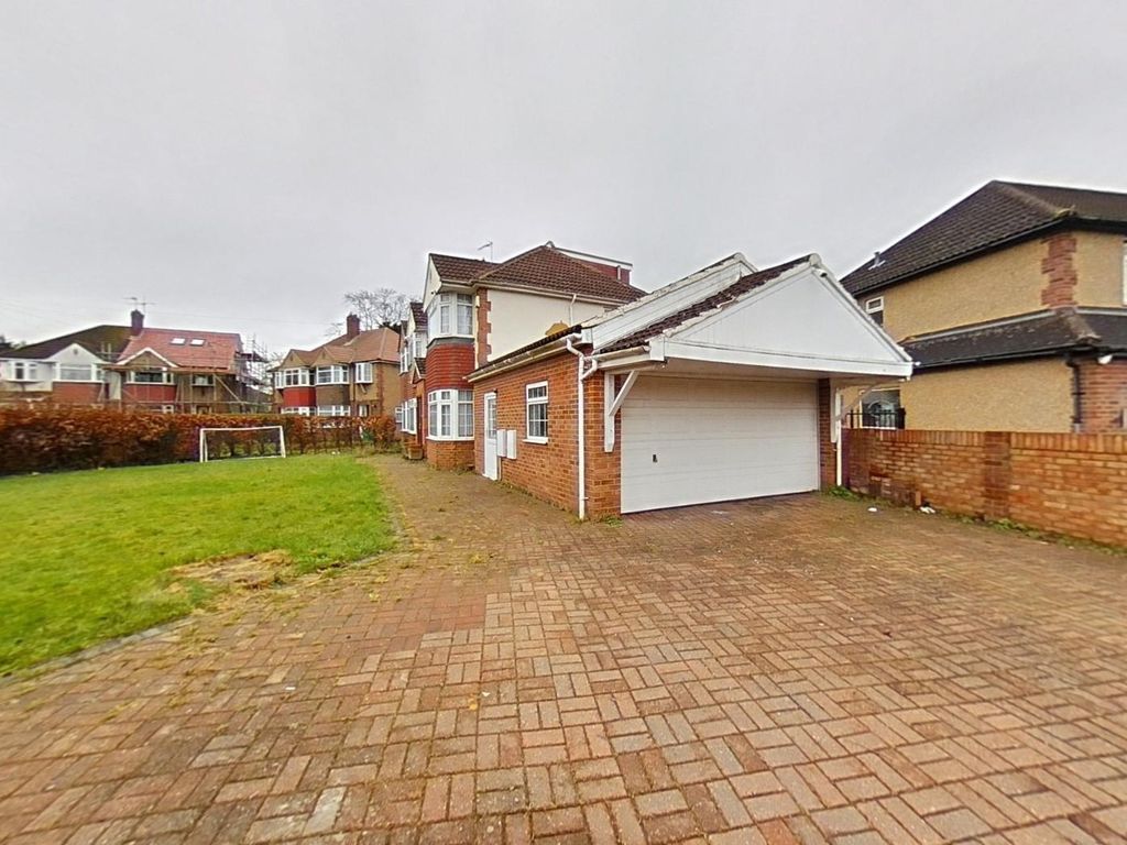 Property photo 3 of 17 Bannister Close (13)