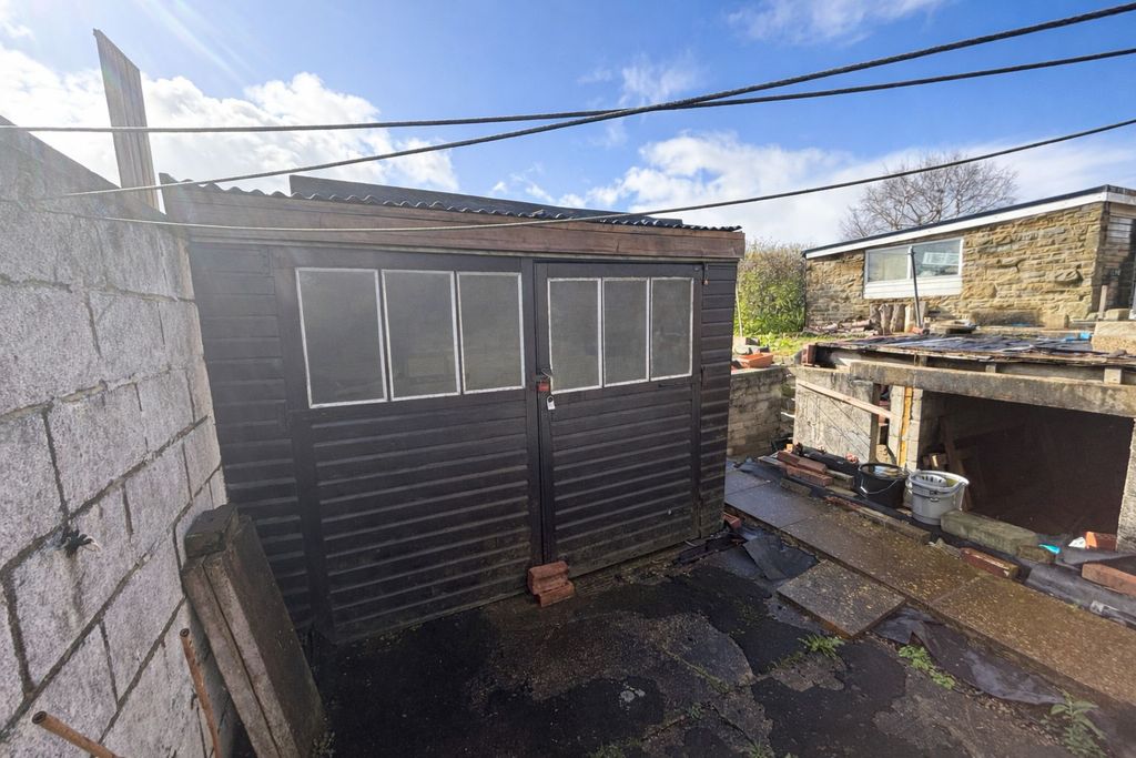 Property photo 2 of 13 Garage