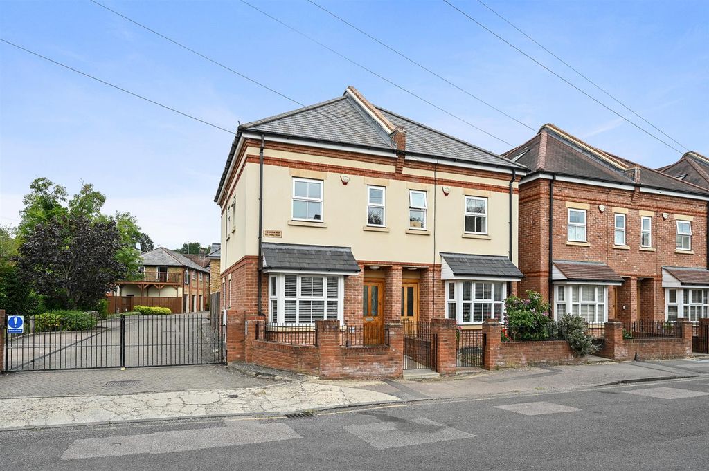 Property photo 1 of 17 External