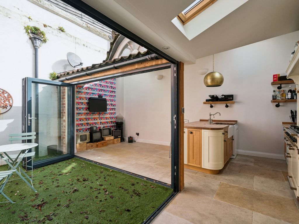Property photo 2 of 30