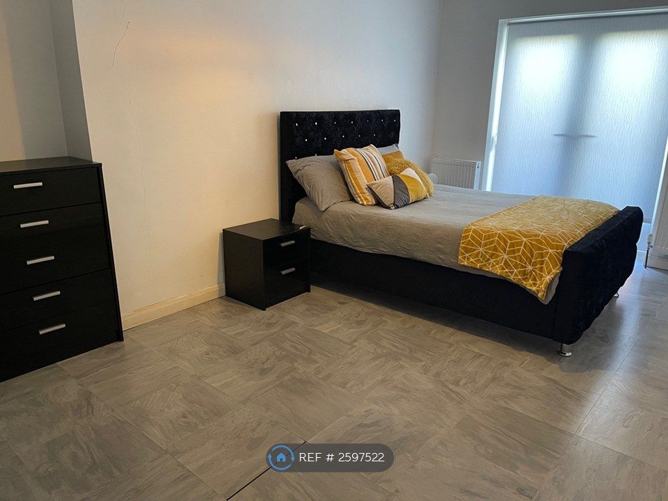 Property photo 1 of 15 Covent Garden