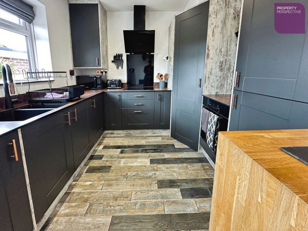 Property photo 3 of 14 Kitchen/Diner
