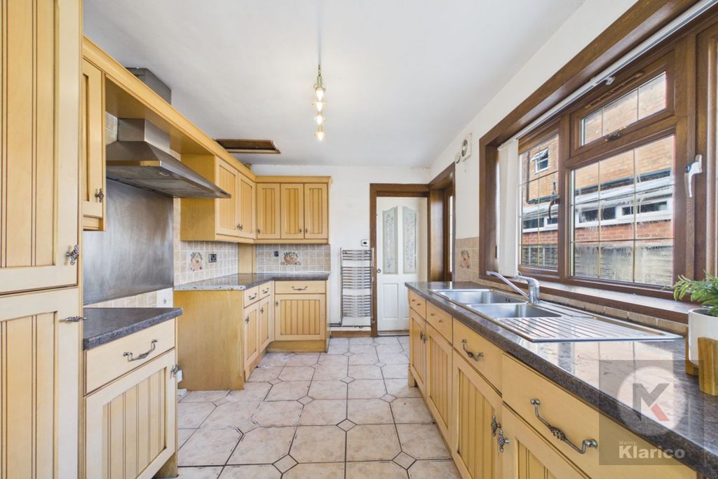 Property photo 3 of 15 Kitchen/Diner