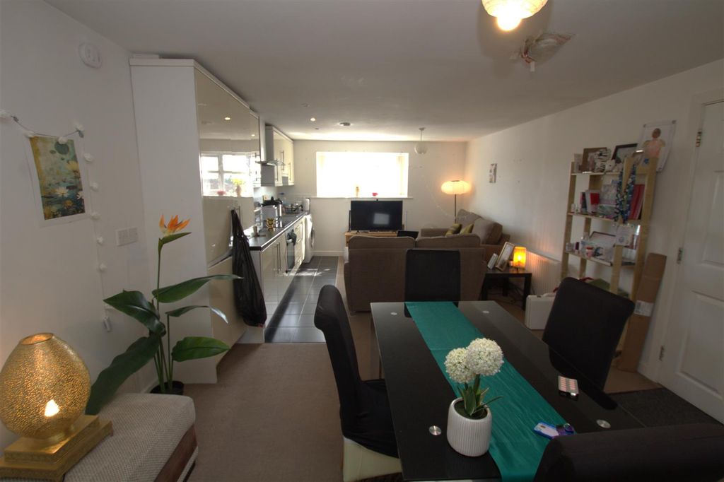 Property photo 3 of 6 23 Willow 6.Jpg