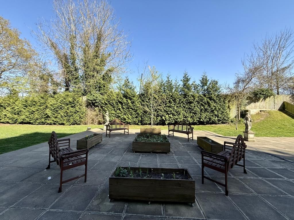 Property photo 3 of 9 Communal  Garden