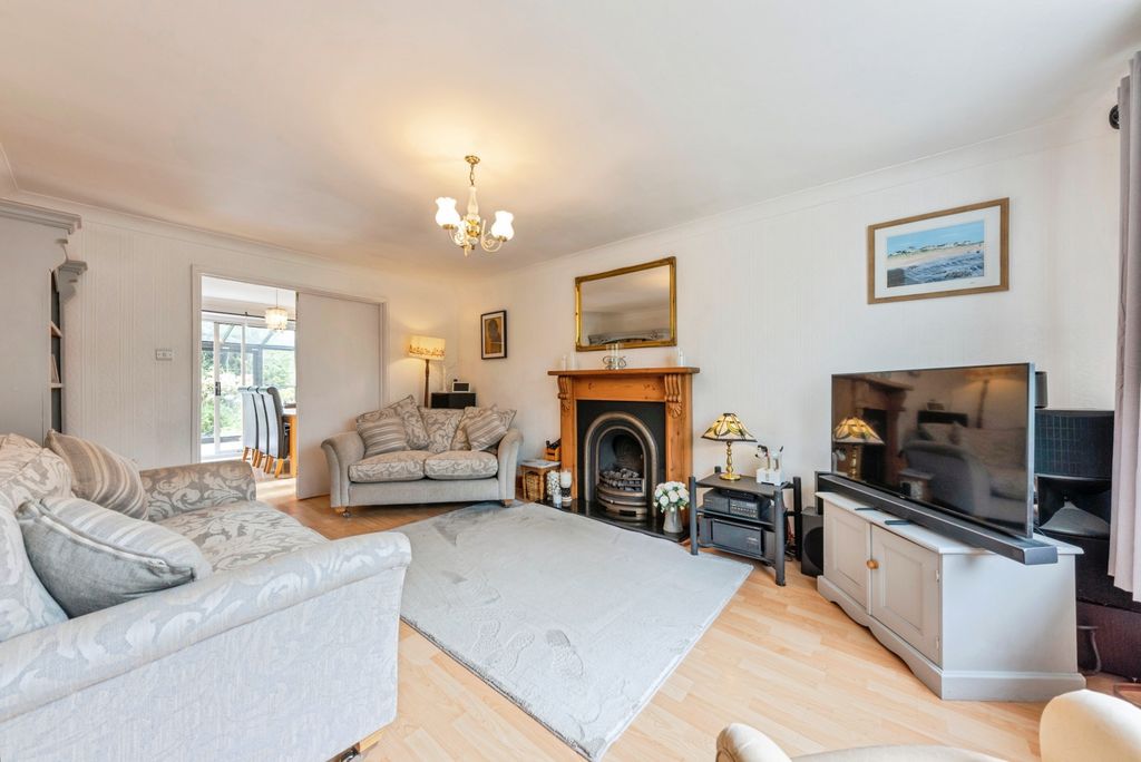 Property photo 3 of 20 14_Meadowdale_Crescent-14