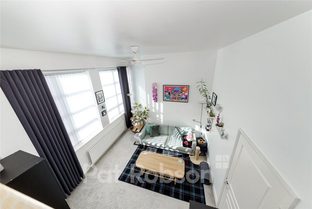 Property photo 2 of 18 Picture 2