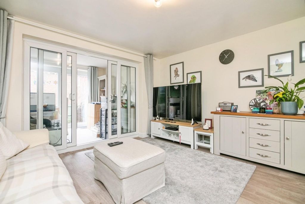 Property photo 2 of 19 Green-16.Jpg