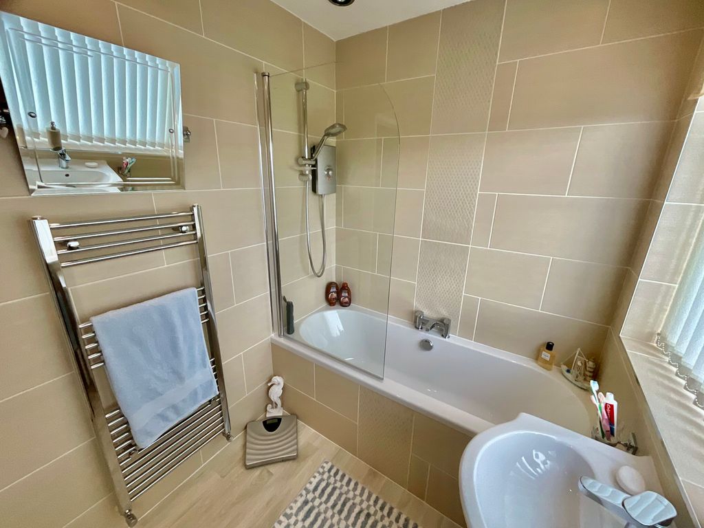 Property photo 3 of 20 Bathroom