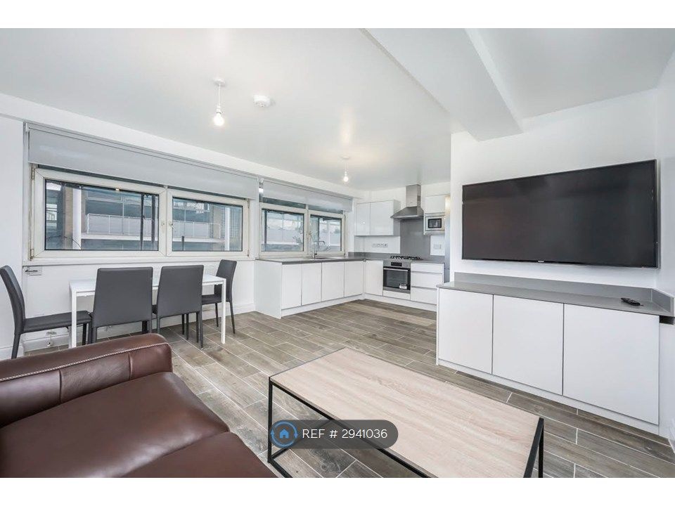 Property photo 1 of 11 Kitchen Lounge