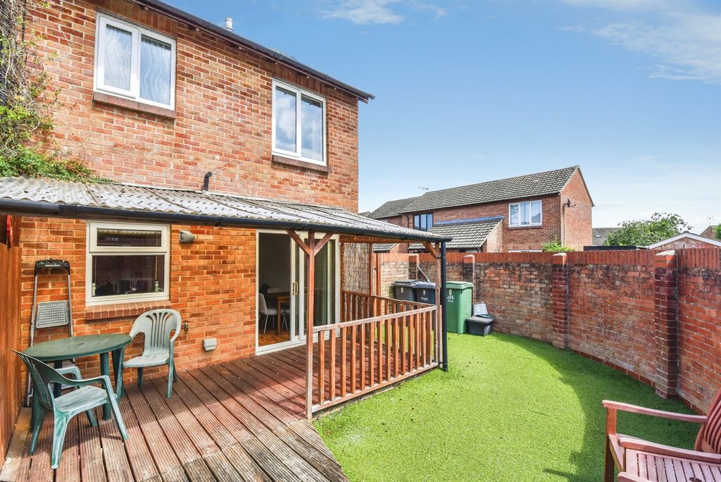 Property photo 2 of 12