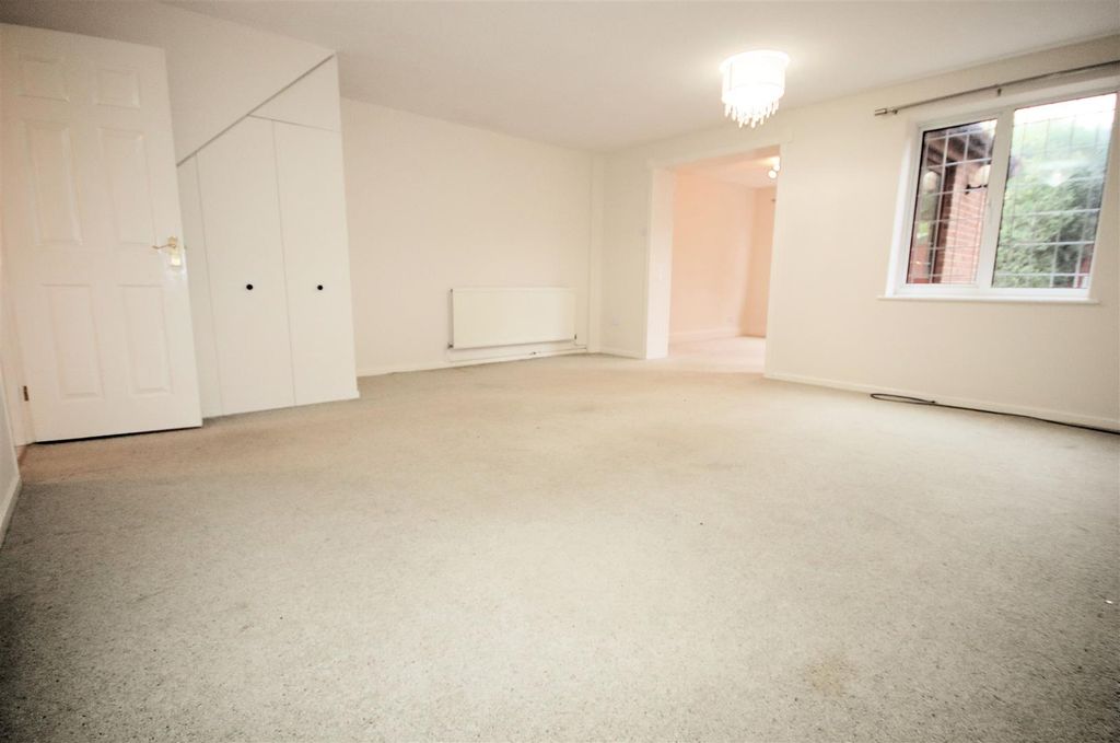 Property photo 2 of 33 Living Room