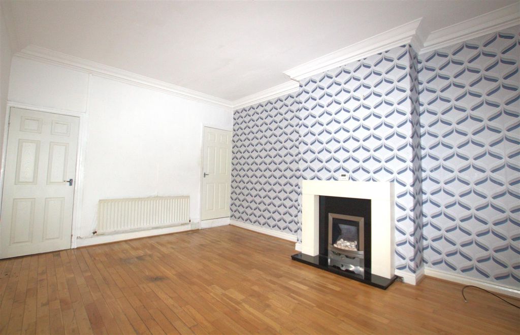 Property photo 3 of 14 Lounge