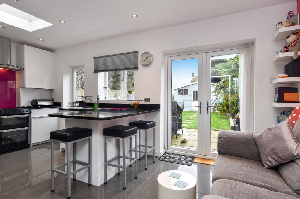 Property photo 2 of 31 Picture No. 11