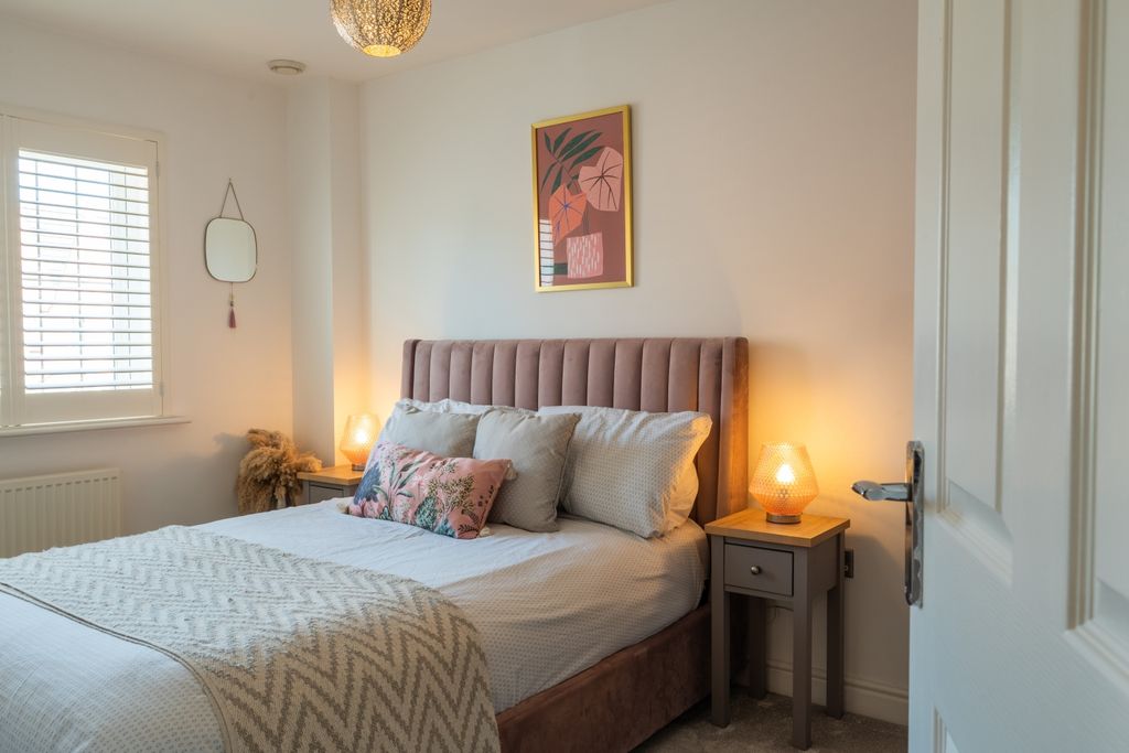 Property photo 3 of 28 Priory View-11