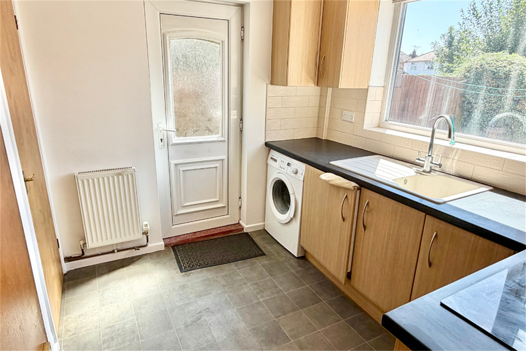 Property photo 3 of 17 Kitchen