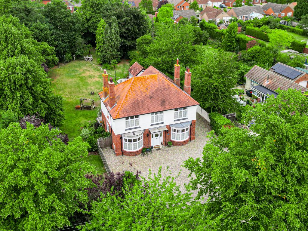 Property photo 2 of 34