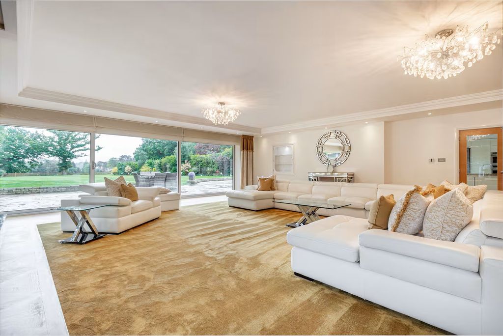 Property photo 2 of 31