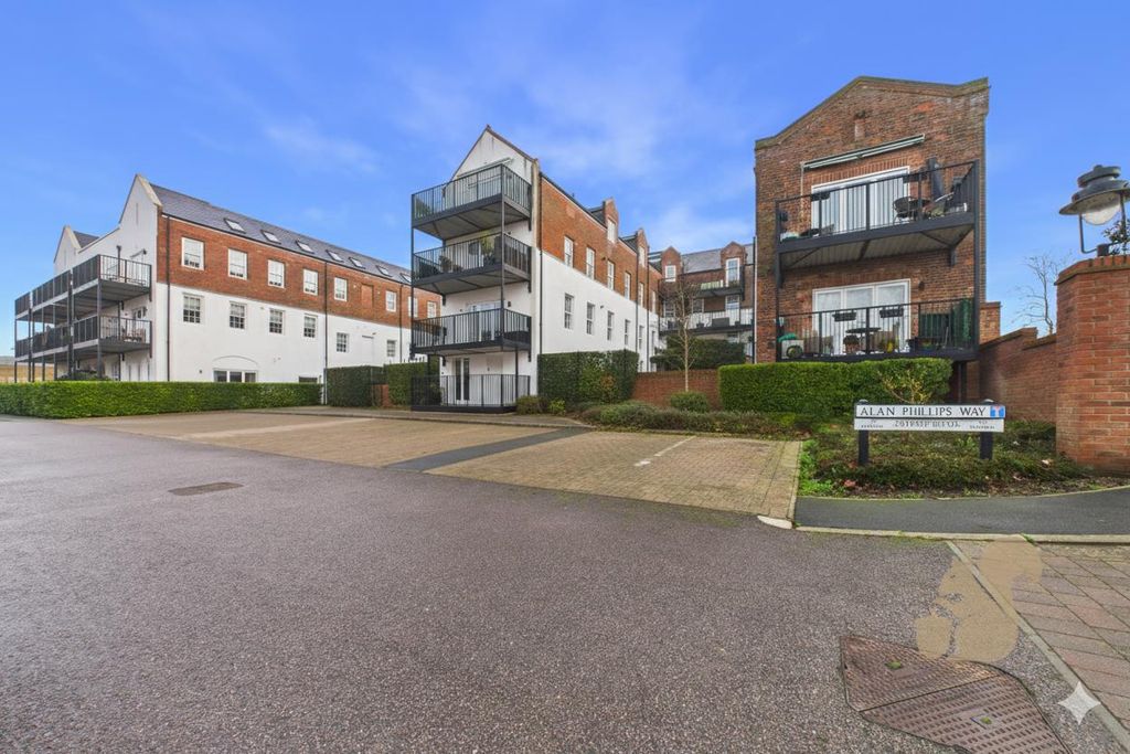 Property photo 1 of 15 Gemini_Generated_Image_v3Uc57v3Uc57v3Uc.Png