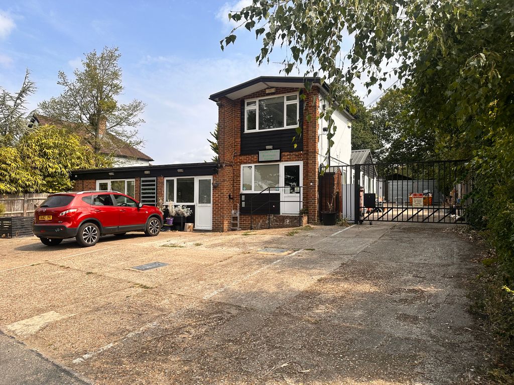 Property photo 1 of 3