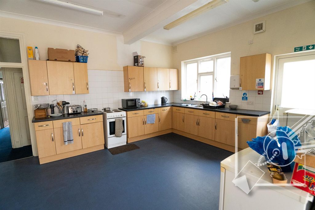 Property photo 2 of 27 Kitchen/Diner
