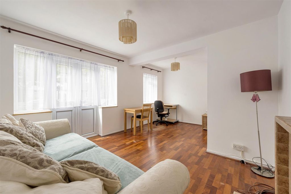 Property photo 2 of 23 College Road, E17