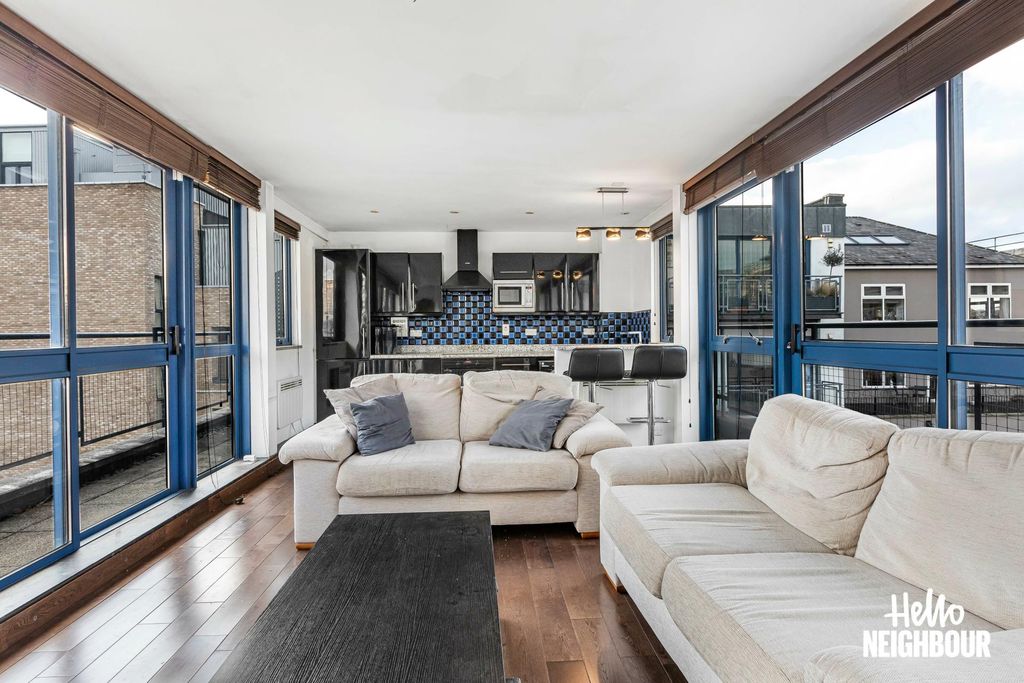 Property photo 3 of 14 Photo 2