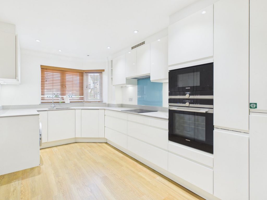 Property photo 2 of 12 Kitchen