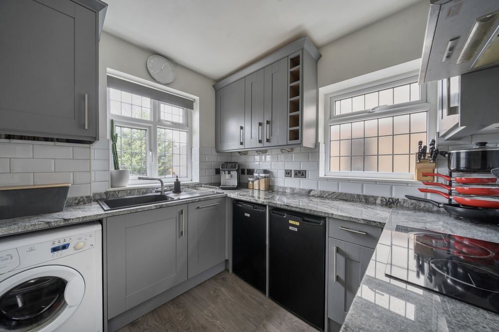 Property photo 2 of 14 Kitchen