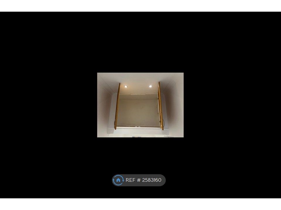 Property photo 2 of 22 Storage Cupboard In Upper Landing