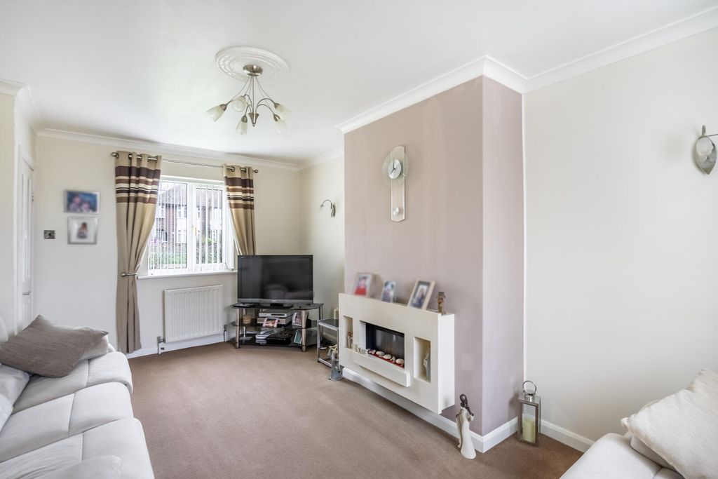 Property photo 2 of 20 Living Room