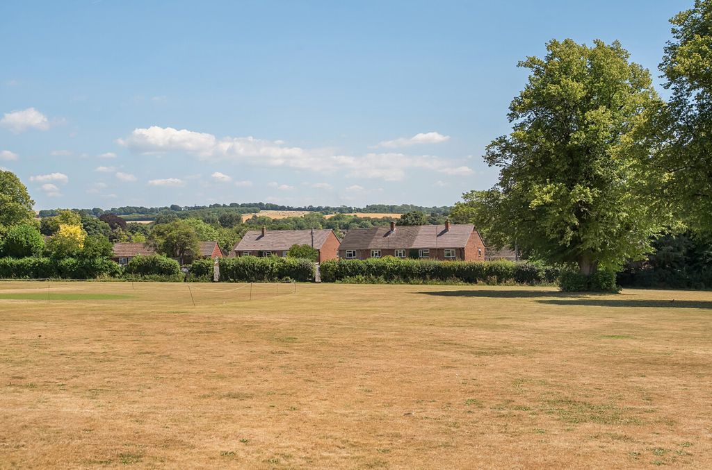 Property photo 2 of 13 1321387-5-687100A...