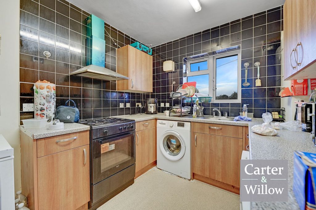 Property photo 3 of 9 Kitchen 