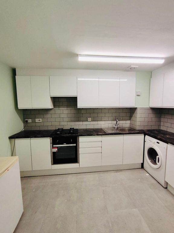 Property photo 1 of 13 Double In Refurbished House In Brixton