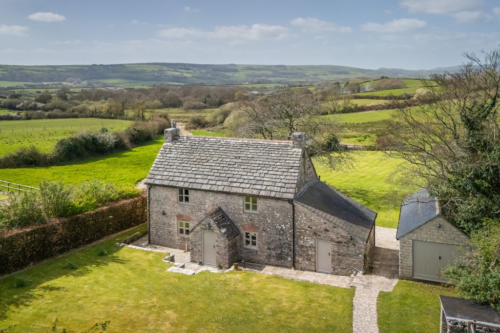 Property photo 1 of 17 Willow Cottage