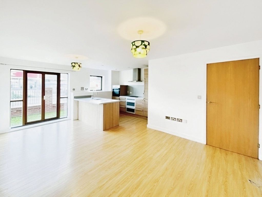 Property photo 2 of 10 Lounge/Kitchen