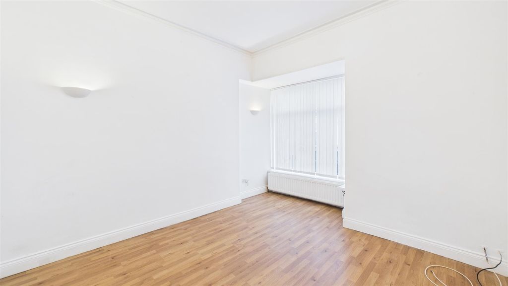 Property photo 2 of 13 Lounge