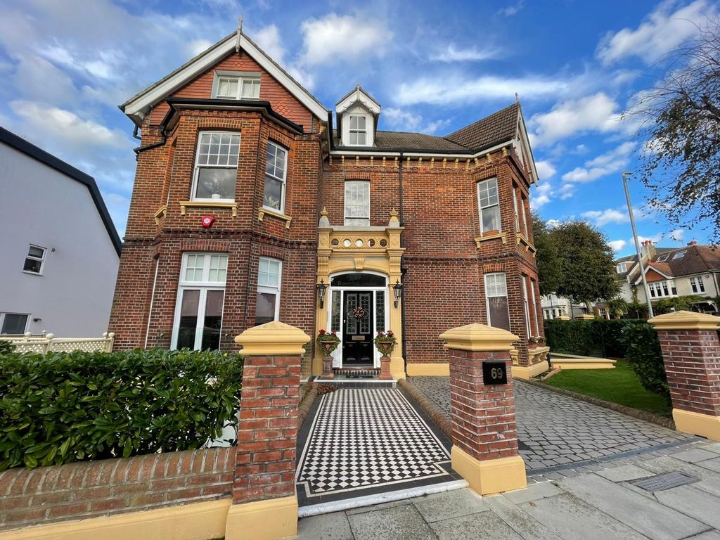 Property photo 3 of 13