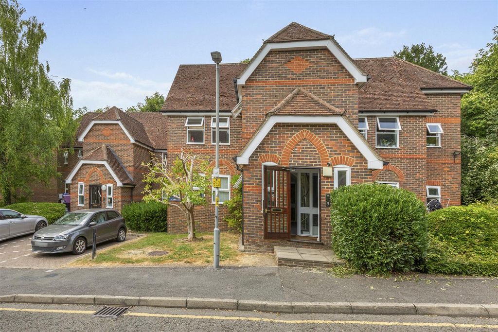 Property photo 2 of 12 Glamis Court, Malmers Well Road-9.Jpg