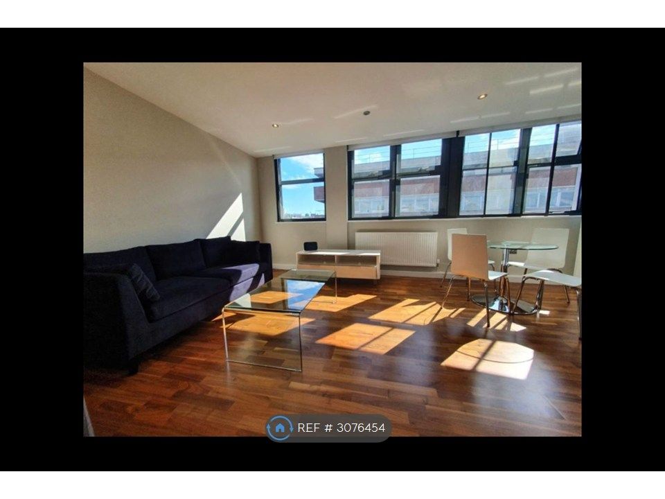 Property photo 3 of 7 Living Room