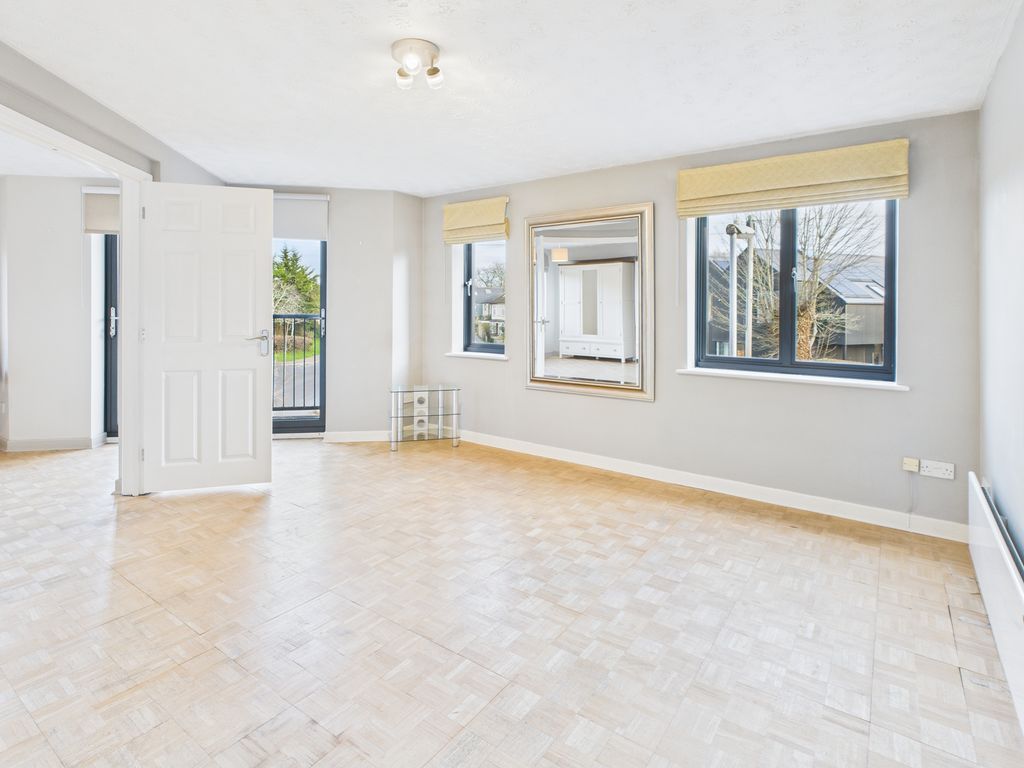 Property photo 3 of 8 Cam02519G0-Pr0372-Still004